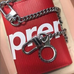 supreme chain wallet